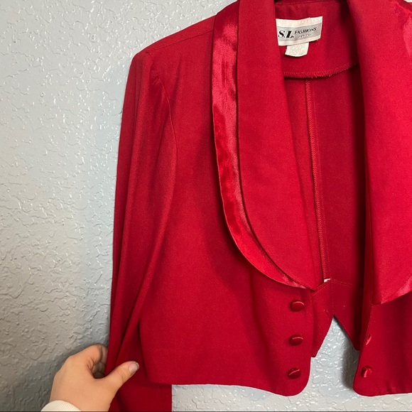 VINTAGE S.L. FASHION RED DOUBLE COLAR CROP BLAZER - Picture 3 of 8